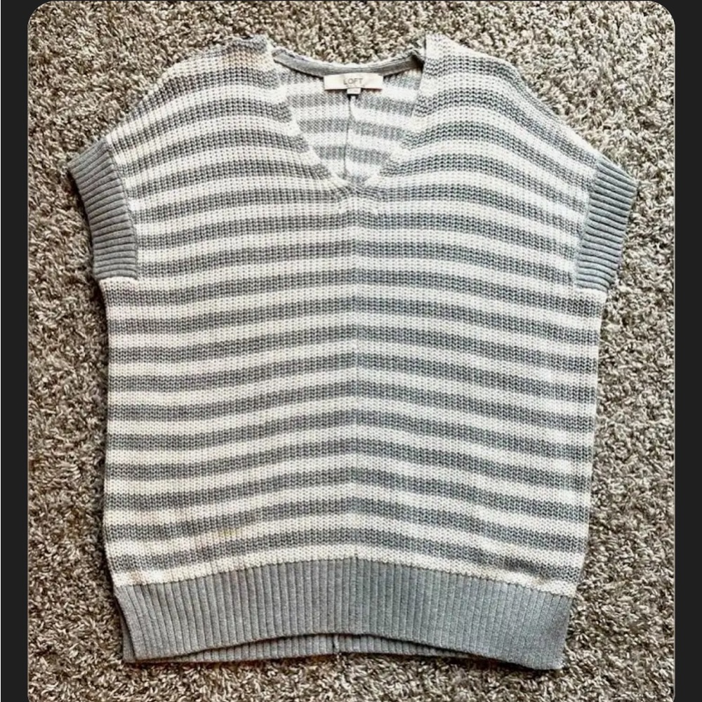 NWT Loft Sweater Vest Gray and White Striped Medium - Picture 2 of 6